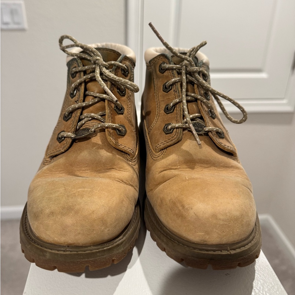 Timberland Women's Nellie Waterproof Chukka Boot Size 6.5